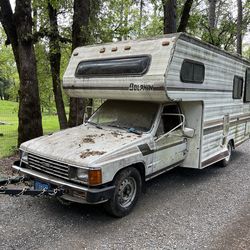84 toyota dolphin 🐬 rv 52k miles w ac & generator runs