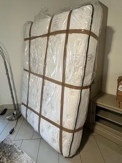 Sealy Queen Pillow Top Mattress