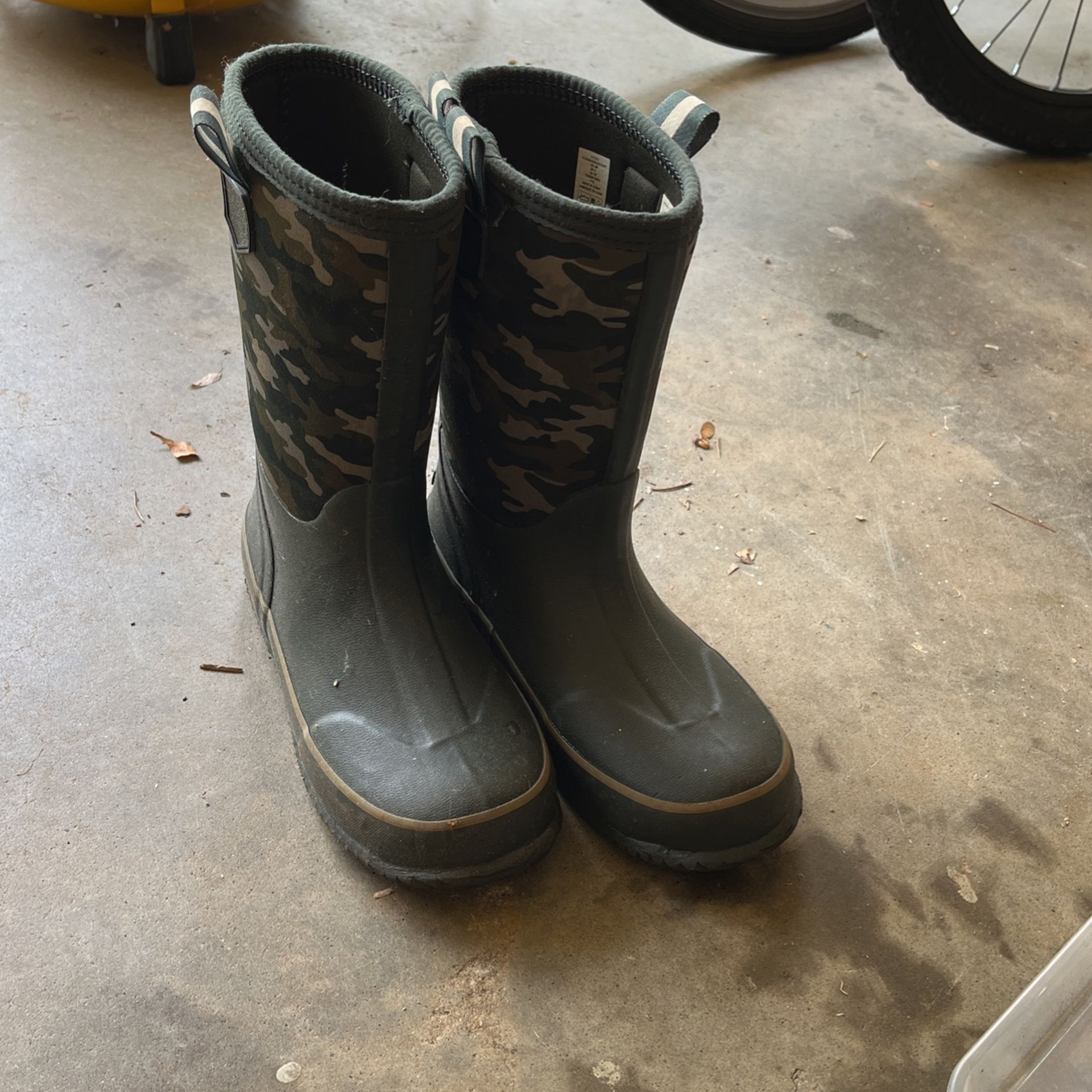 Lands End Rubber Boots Size 4
