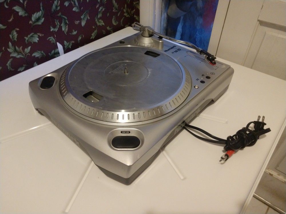 Numark TT1610 turntable