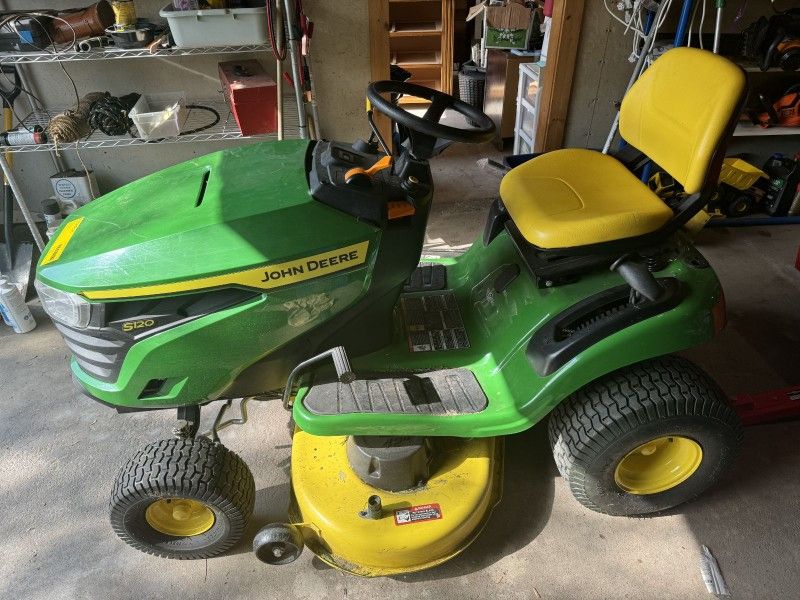 John Deer S120 Riding Mower