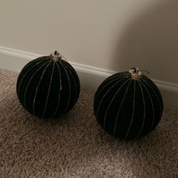 Green Ornaments 