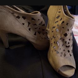 Beige Suede Shoes Size 81/2