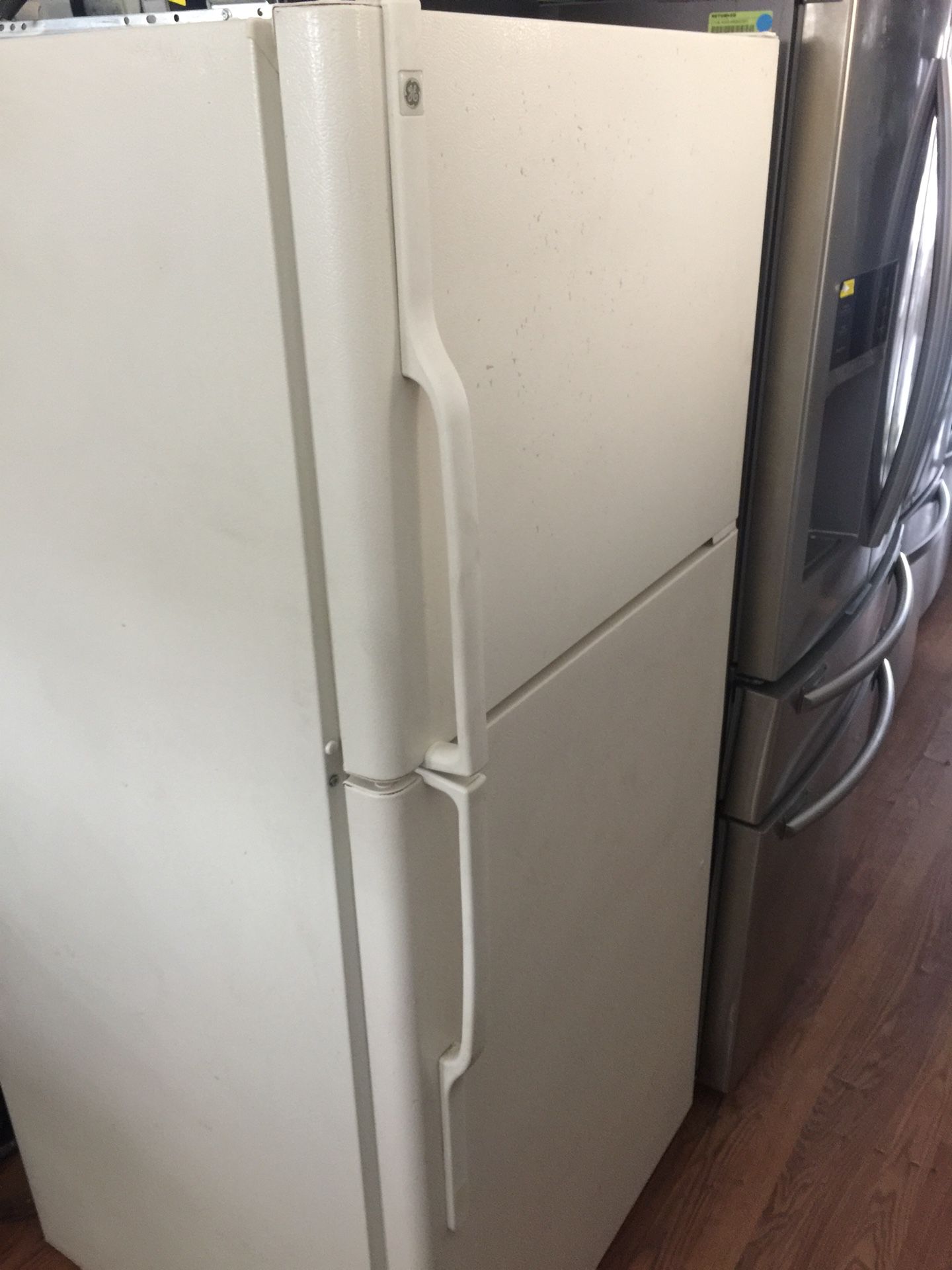 Apartment size refrigerator