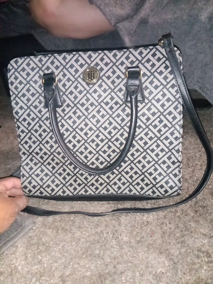 Tommy Hilfiger Medium Bag