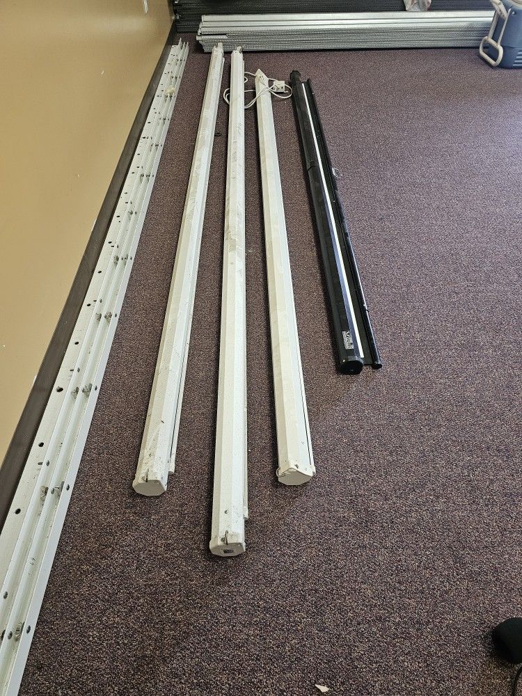 🎬 Vutec Projector Screens – Large & Medium Sizes Available!