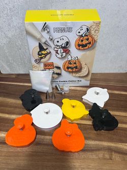 Williams Sonoma Peanuts Halloween Cookie Cutter Kit