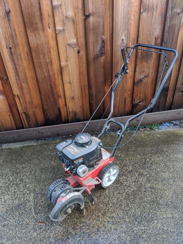 Yard Machines 3.5 HP Gas Lawn Edger Briggs and Stratton engine. for