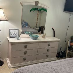 5 Piece KING Size. Bedroom set 