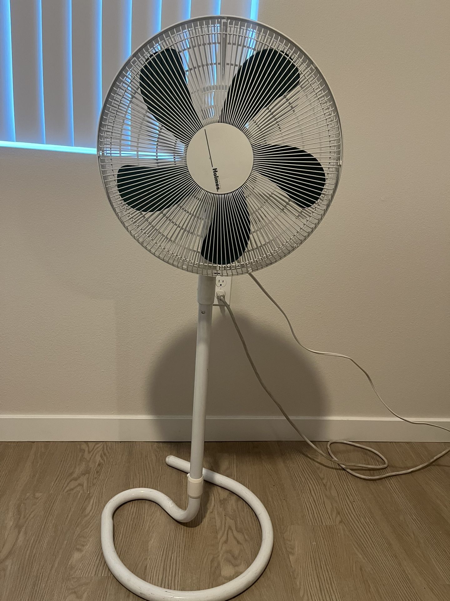 HOLMES FAN LIKE NEW