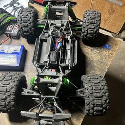 Traxxas Xmax Ultimate Plus Traxxas Duel Charger And 2 4s Traxxas Battery’s 