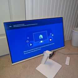 EXCELLENT Condition Samsung M7 4K White Smart Monitor (With Remote, No Stand Screws) 
