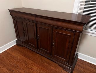 Havertys Classic Cherry Sideboard
