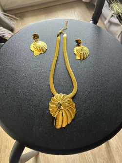 Women’s Necklace and Earrings