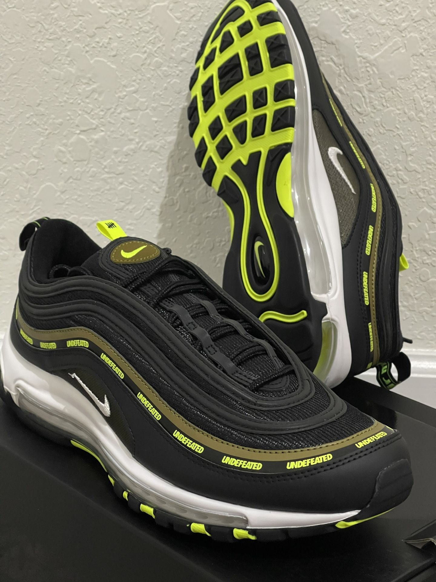 Nike Air Max '97 Undefeated Black Volt Size 11 DS
