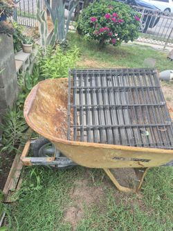 True Temper Wheelbarrow – Heavy Rust