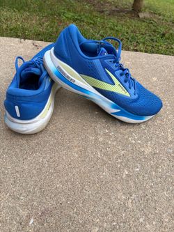 Men’s running shoes. Very comfortable. Great quality and brand, Brooks