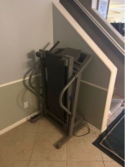 Classic Treadmill – Excellent Condition, Rarely Used