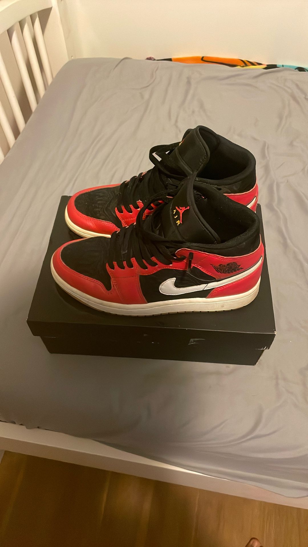 Jordan 1 Mid