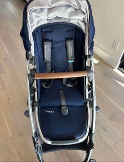 Uppababy Vista stroller purchased from Bloomingdale’s in 2018. Great condition, gently used.