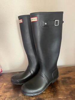HUNTER TALL RAIN BOOTS SIZE 9