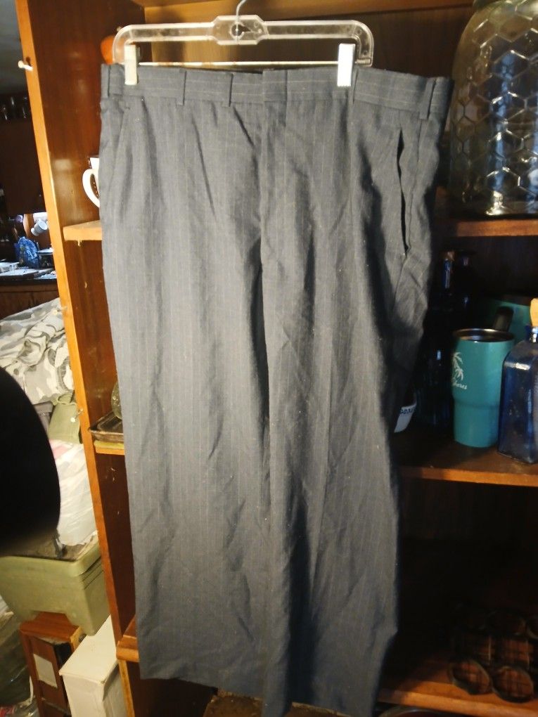 Grey dress pants, great condition #dresspants 36x29