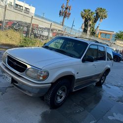 Ford Explorer 