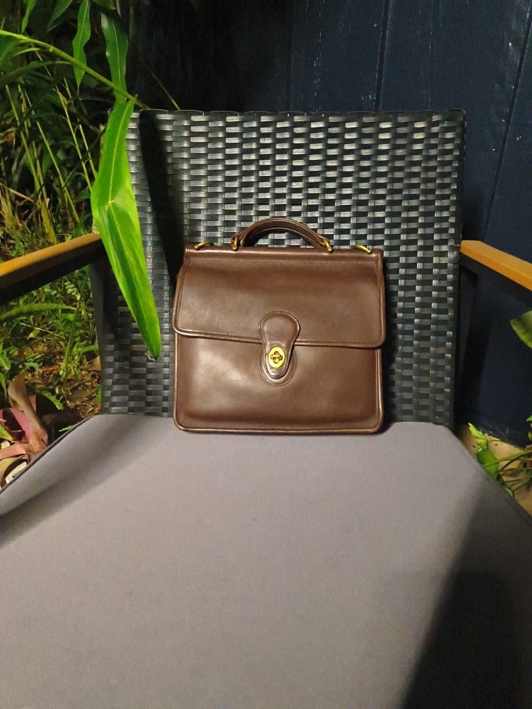 **Pristine Soft Leather Vintage Coach Messenger