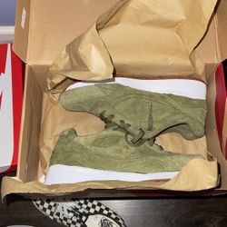 Saucony Size 10 Basically Brand New