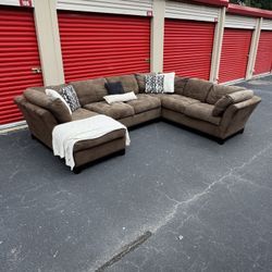 FREE DELIVERY - Cindy Crawford Sectional 