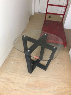 Glass end table 2.2x2.2 Ft
