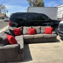 Sectional Sofa Couch. $350.  Deliver Available Now. 
