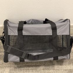 Like-New!! SMALL PET CARRY BAG (15.5" x 8" x 10") - firm price