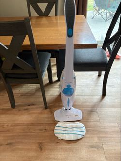 Steam mop with 2 pads