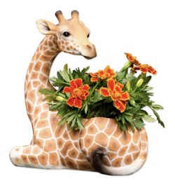 Giraffe Planter - Yard Decorations - Wildlife Animal Urn for Plants - Indoor/Outdoor Decoration New