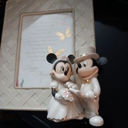 Brand new Gold Trimmed lenox minnie's Dream wedding picture frame Please Look Below 