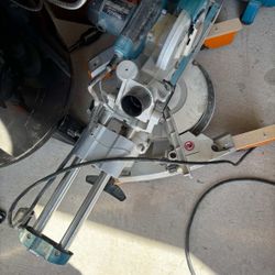 Makita Sliding Compound Miter Saw