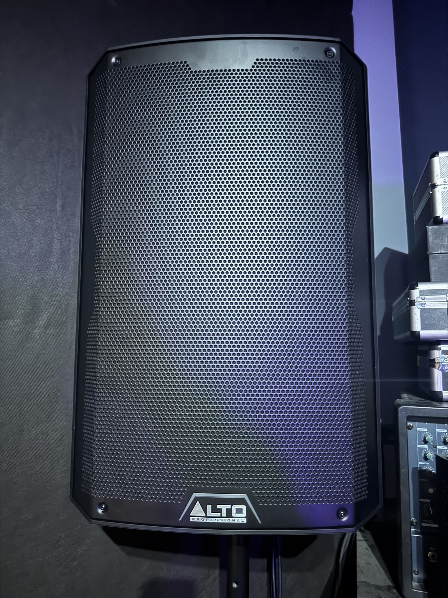 Alto Professional TS415 Powered Speaker Pair