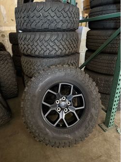 17” Jeep Wrangler Rubicon wheels & MT Tires (5x5)