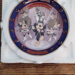Authentic Disney Mickey Mouse Collector Plate Dish