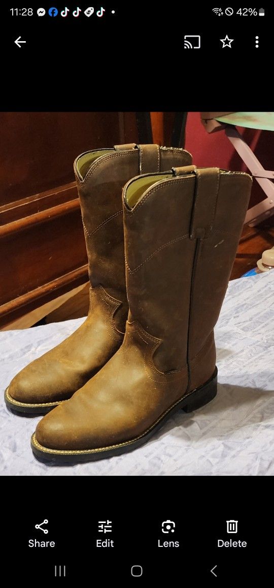 Boots Sz 6