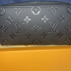 LV Women’s Wallet