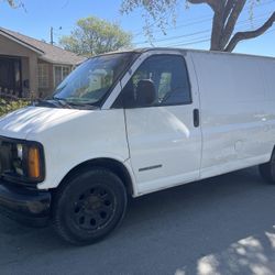 2000 GMC SaVanna 2500