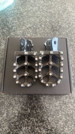 Pegs