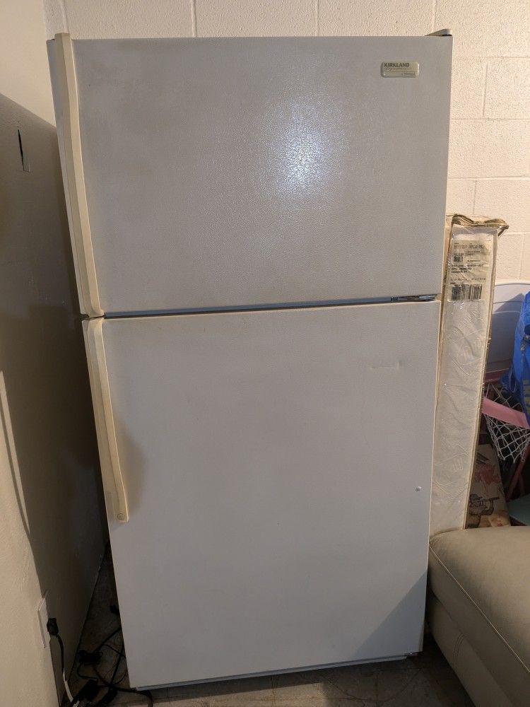 costco Whirlpool kitkland brand refrigerator fridge white