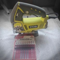 Hand Saw w/ assortment of blades