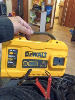 DeWalt 1000W Portable Power Station Inverter
