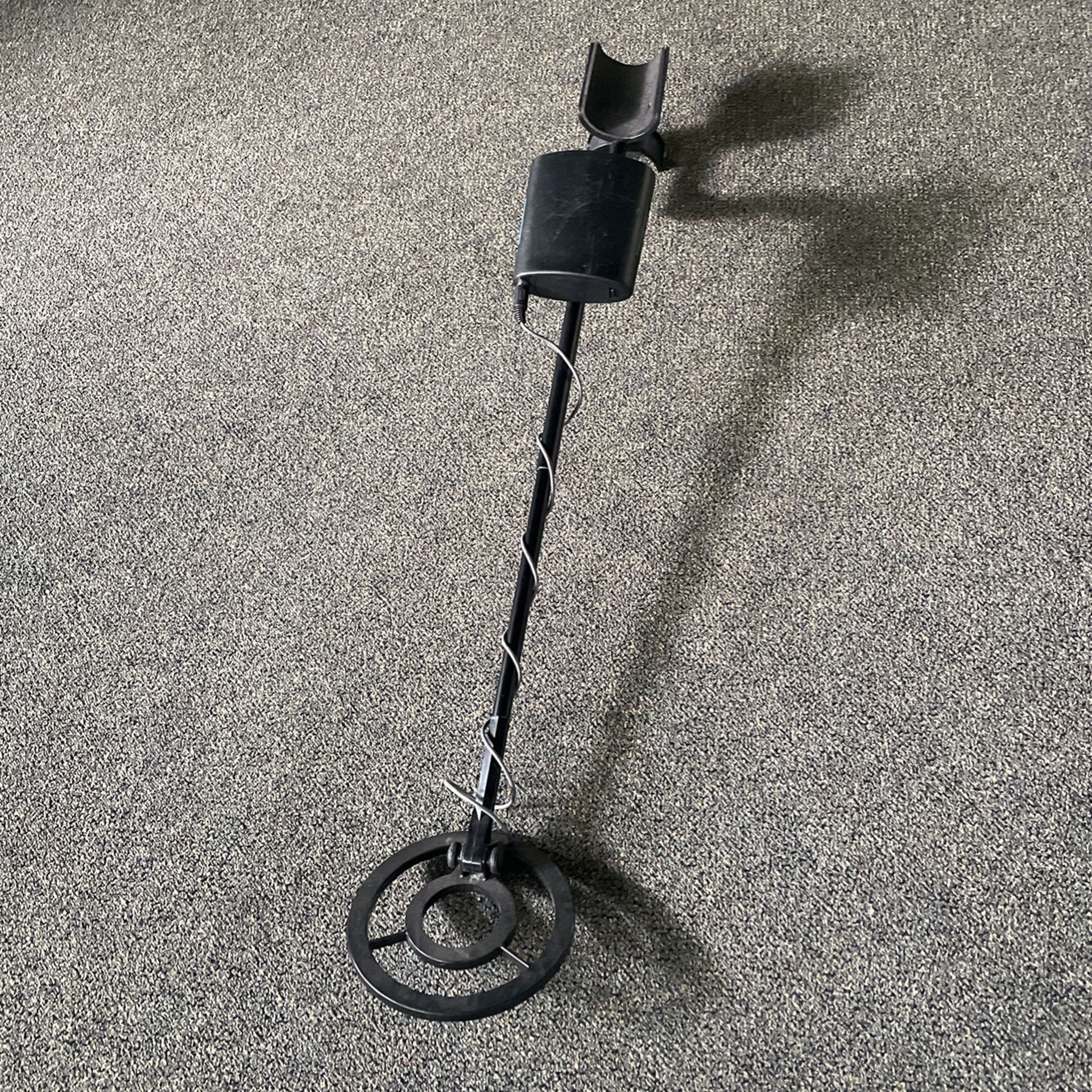 Metal Detector - Pioneer 202 Bounty Hunter