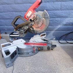 SLIDING MITER SAW 7"1/4 MILWAUKEE TOOL ONLY 