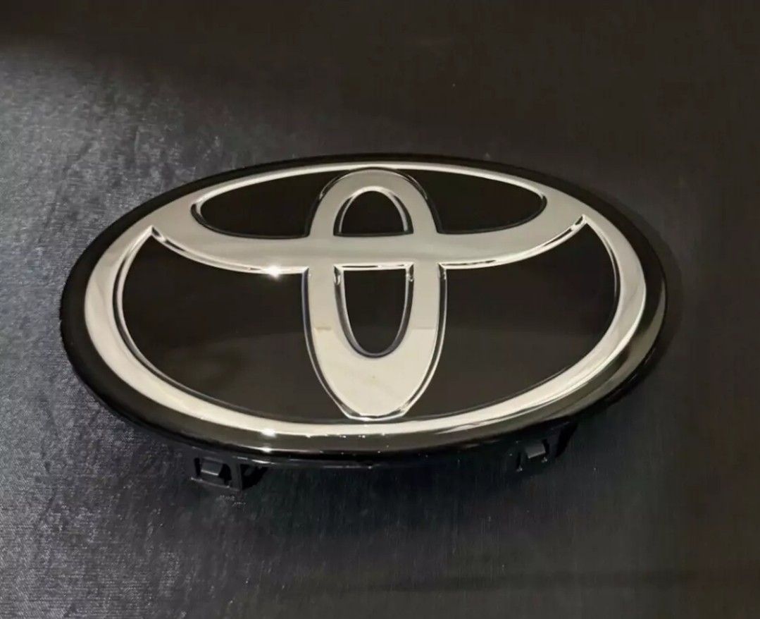 53141-33130 Toyota Highlander 2020 2021 2022 Front Grille Emblem Logo Radar